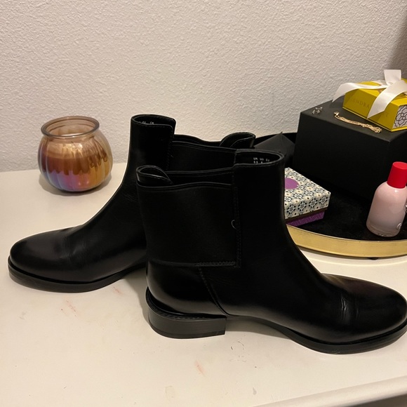 Clarks NEW Black Leather Booties ! - Picture 2 of 3